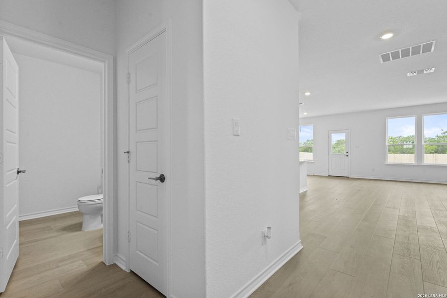 Spacious, unfurnished interior of a new home in Nopal Valley, San Antonio (Image 39). Spacious, unfurnished interior of a new home in Nopal Valley, San Antonio (Image 39).