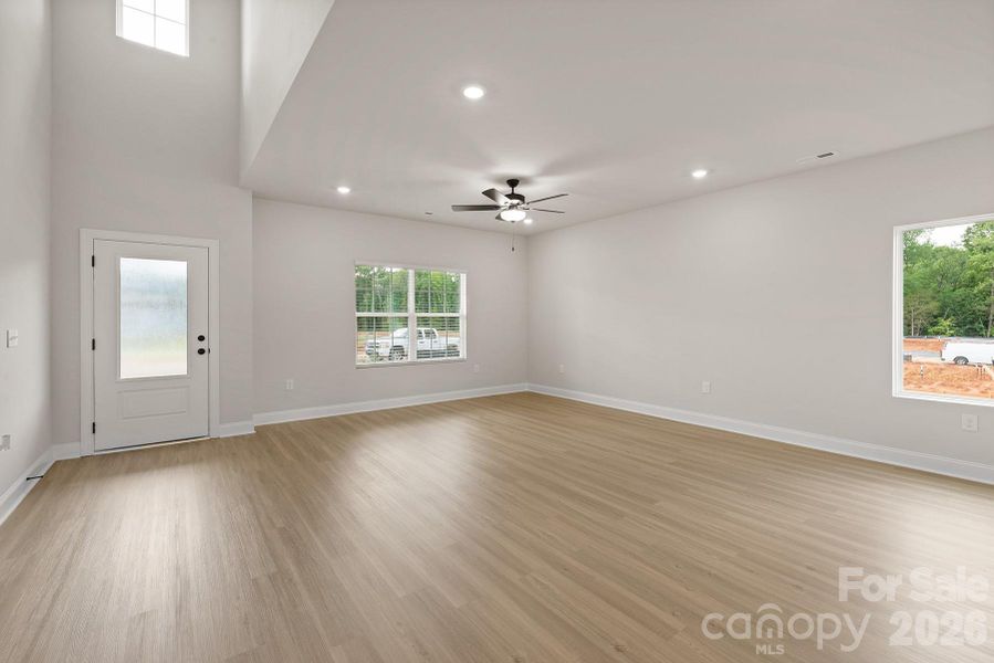 Spacious, unfurnished interior of a new home in Ascot Woods, Charlotte (Image 11).