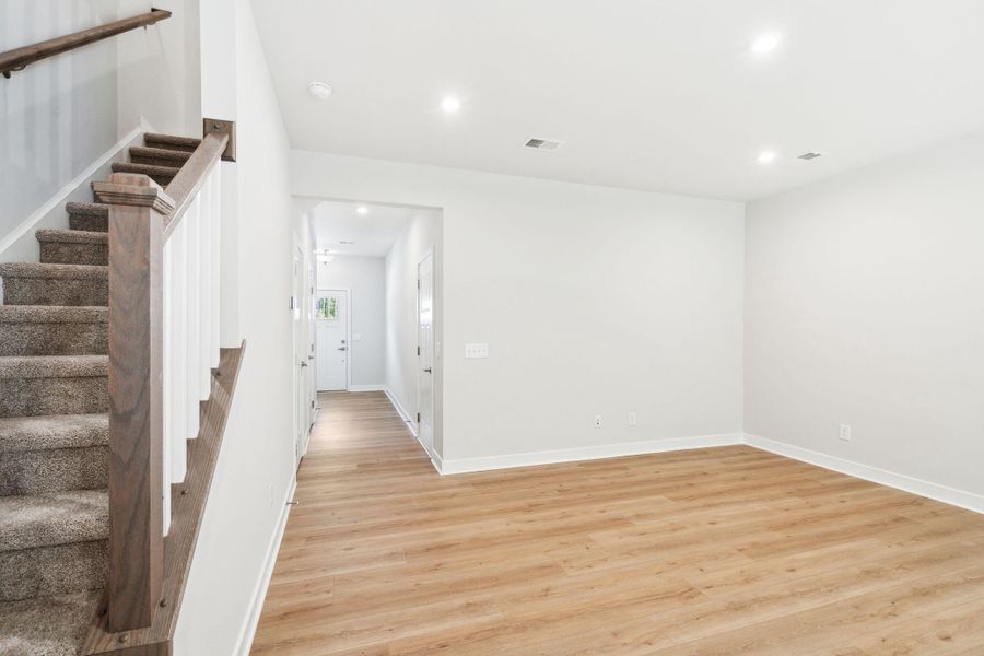 Spacious, unfurnished interior of a new home in Crescent Cove, Summerville (Image 16).