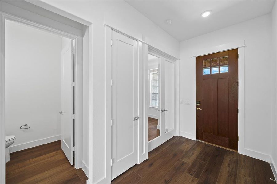 Entryway featuring wood-finish flooring and a craftsman-style front door with frosted glass