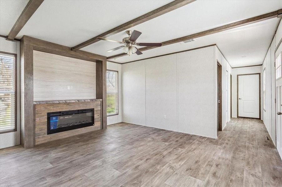 Spacious, unfurnished interior of a new home in , Mexia (Image 17).