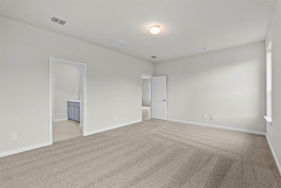 Spacious, unfurnished interior of a new home in The Canyons, Keene (Image 28).
