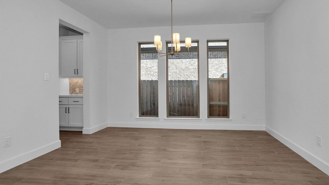 Spacious, unfurnished interior of a new home in Grange, Katy (Image 10).