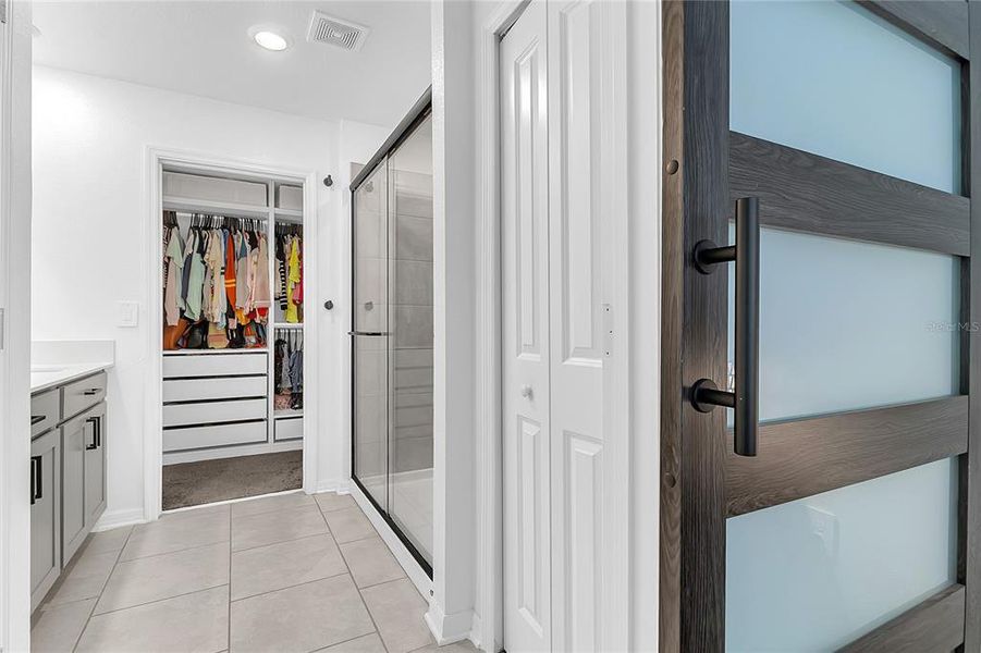 Furnished interior view inside a new home in Peace Creek Reserve: Legacy Collection, Winter Haven (Image 18). Furnished interior view inside a new home in Peace Creek Reserve: Legacy Collection, Winter Haven (Image 18).