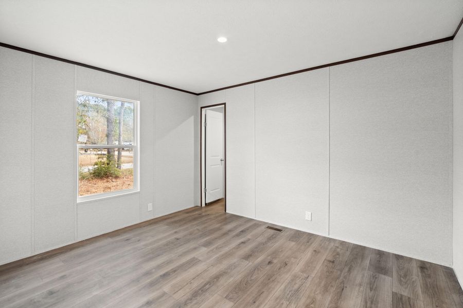 Spacious, unfurnished interior of a new home in , Summerville (Image 23).