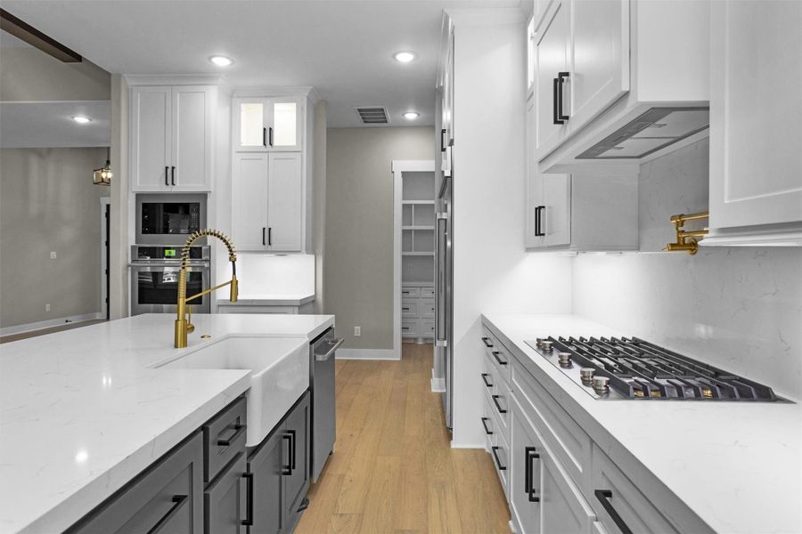 5-burner gas cooktop with stylish backsplash and stainless-steel vent hood—built for serious cooking. 5-burner gas cooktop with stylish backsplash and stainless-steel vent hood—built for serious cooking.