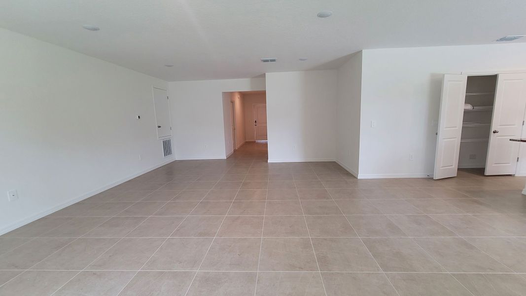 Spacious, unfurnished interior of a new home in Port St. Lucie, Port St. Lucie (Image 9).