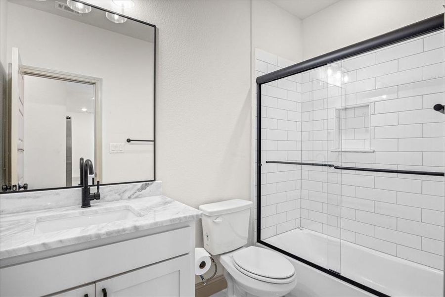 Furnished interior view inside a new home in Canyon Creek, Granbury (Image 8).