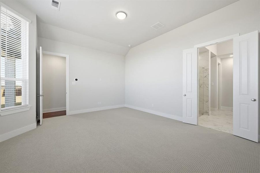 Spacious, unfurnished interior of a new home in Canyon Creek Estates, Sherman (Image 17).