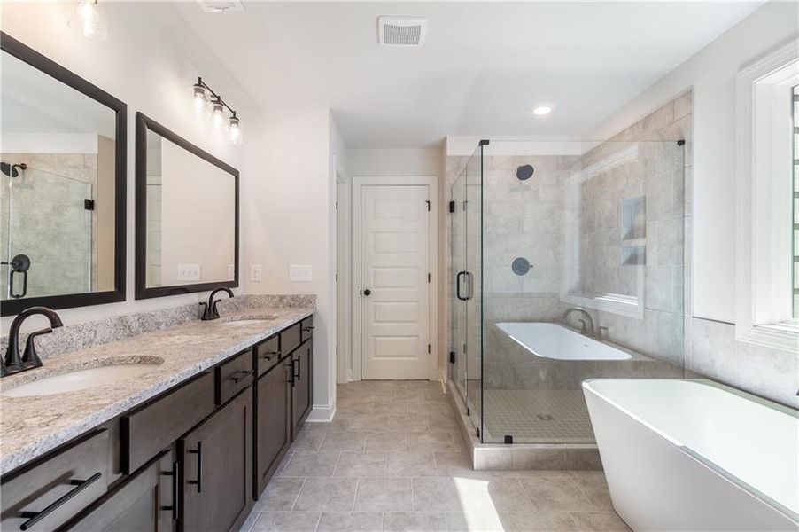 Furnished interior view inside a new home in Red Oak Ridge, Loganville (Image 13). Furnished interior view inside a new home in Red Oak Ridge, Loganville (Image 13).