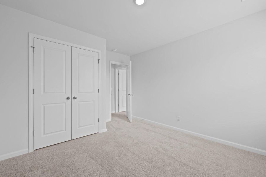 Spacious, unfurnished interior of a new home in Carolina Groves, Moncks Corner (Image 17).