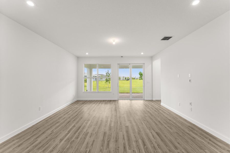 Spacious, unfurnished interior of a new home in Tradition - Kenley, Port St. Lucie (Image 7).