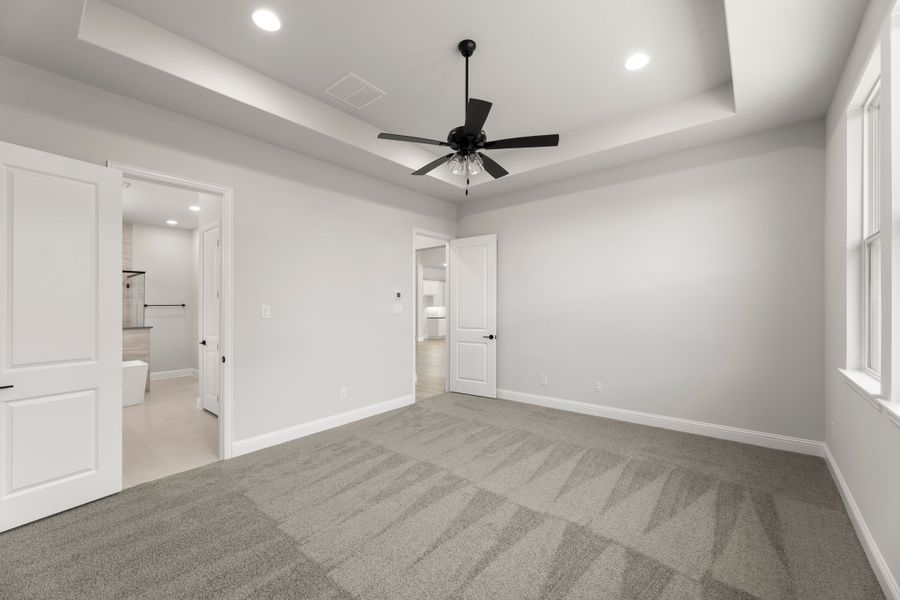 Spacious, unfurnished interior of a new home in Nelson Lake Estates, Rockwall (Image 20). Spacious, unfurnished interior of a new home in Nelson Lake Estates, Rockwall (Image 20).
