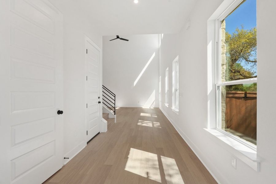 Spacious, unfurnished interior of a new home in Persimmon, Buda (Image 15).