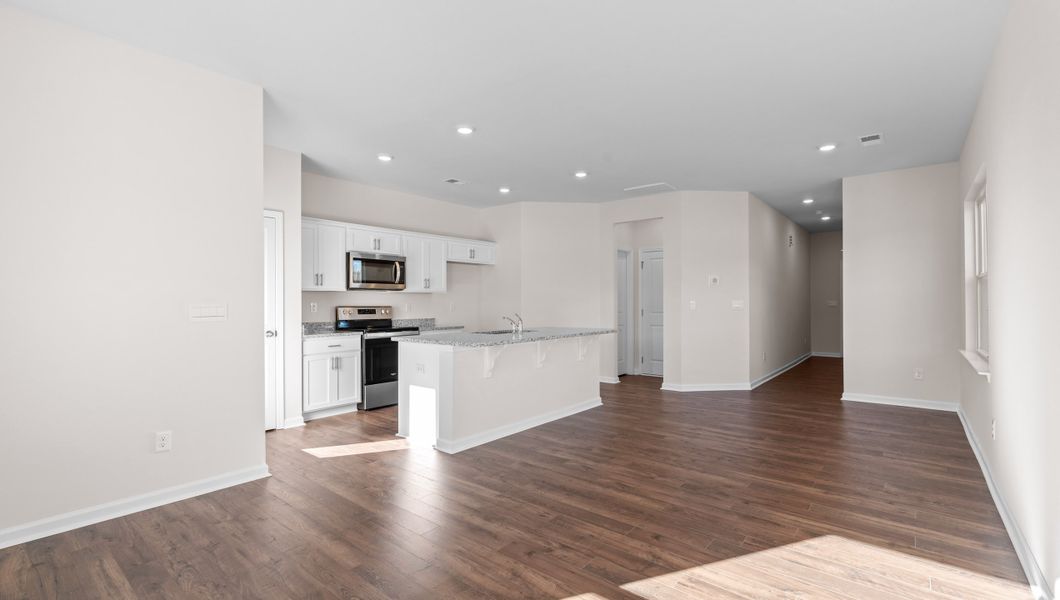 Spacious, unfurnished interior of a new home in Covington Village, Greer (Image 16).