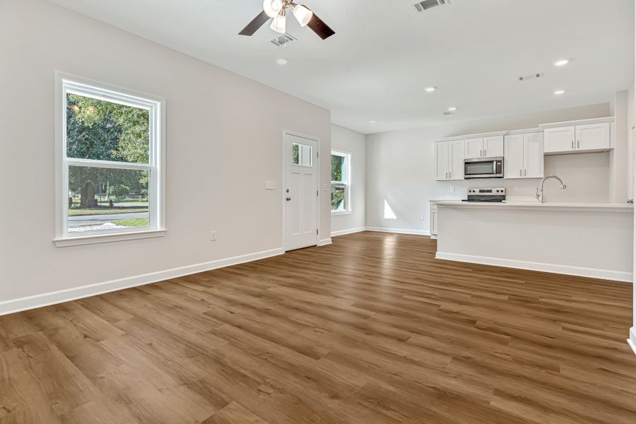 Spacious, unfurnished interior of a new home in , Crestview (Image 20).