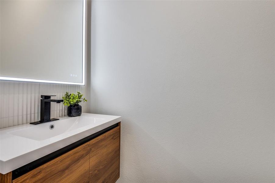 Furnished interior view inside a new home in , Dallas (Image 20).