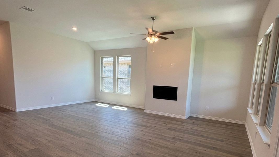 Spacious, unfurnished interior of a new home in Lakewood Trails, Forney (Image 9). Spacious, unfurnished interior of a new home in Lakewood Trails, Forney (Image 9).