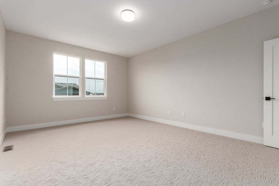 Spacious, unfurnished interior of a new home in West Grange, Longmont (Image 40).