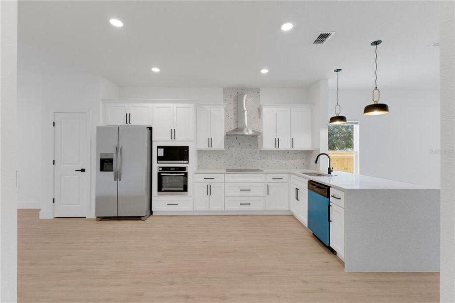 Furnished interior view inside a new home in , Orlando (Image 11).