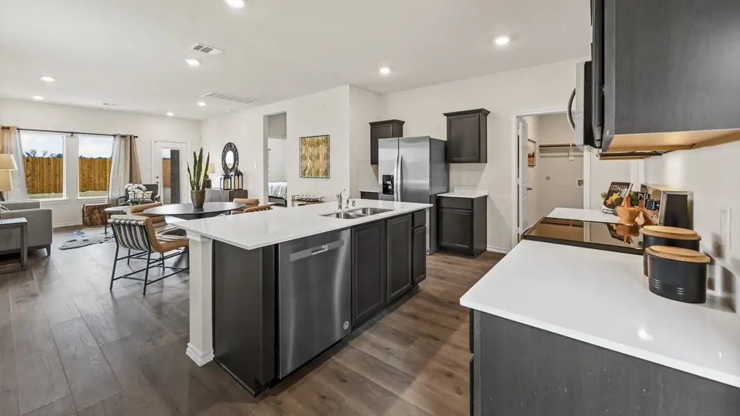 Furnished interior view inside a new home in Blaire Lake, Tyler (Image 3).
