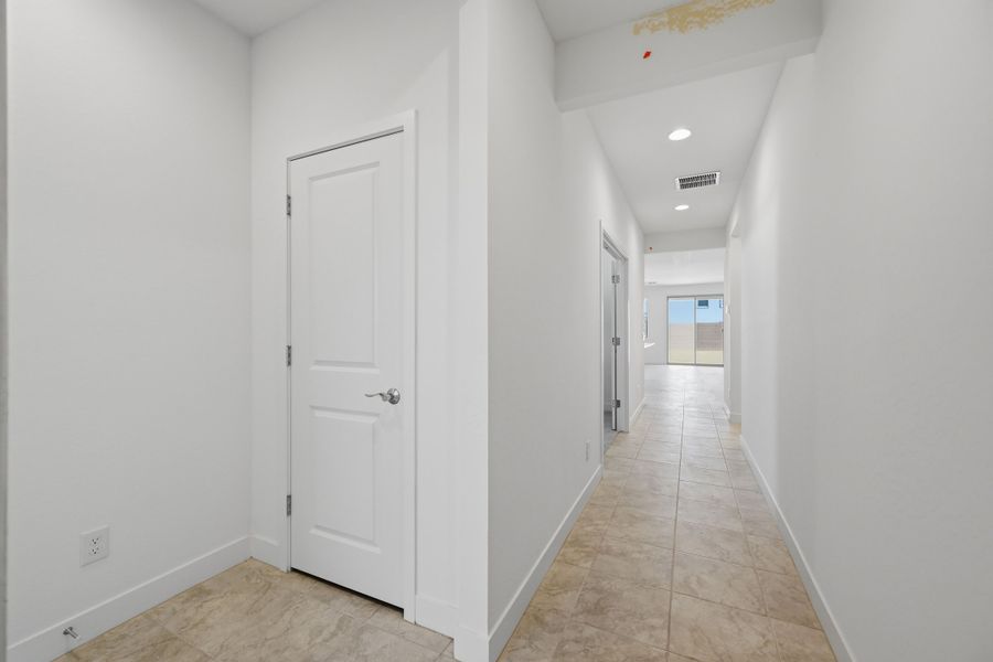 Spacious, unfurnished interior of a new home in Artisan at Asante, Surprise (Image 38). Spacious, unfurnished interior of a new home in Artisan at Asante, Surprise (Image 38).