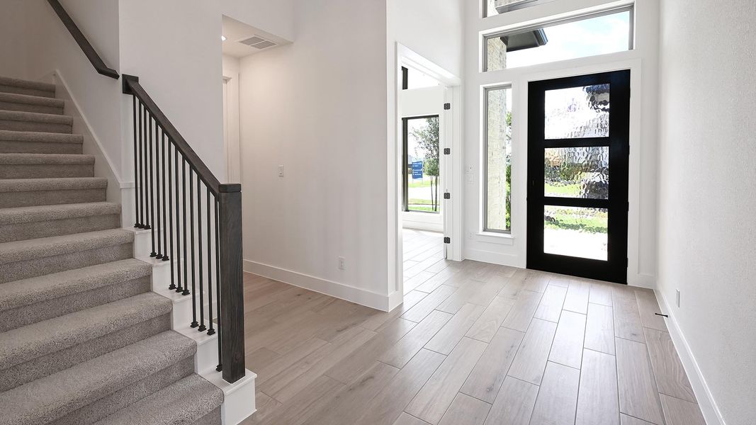 Spacious, unfurnished interior of a new home in Crosswinds, Kyle (Image 14).