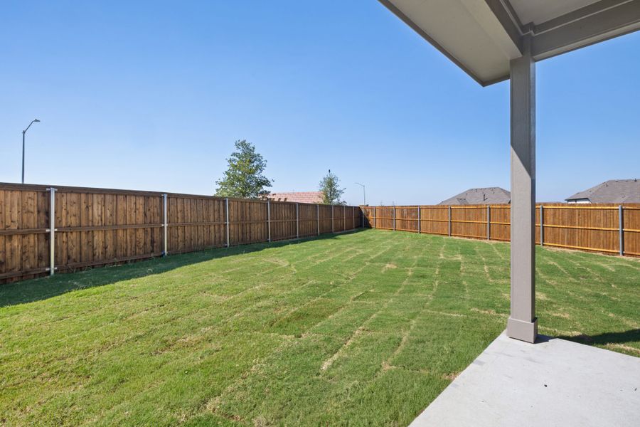 Exterior details and patio area of a home in Elevon, Lavon (Image 4).