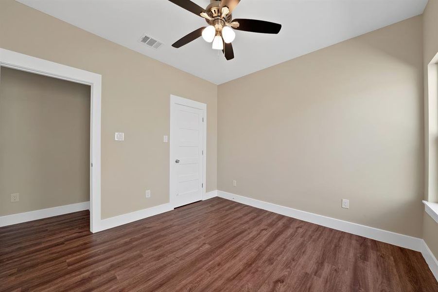 Spacious, unfurnished interior of a new home in , The Colony (Image 30).