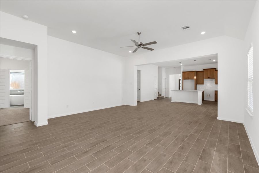 Spacious, unfurnished interior of a new home in Harmony Cove, Humble (Image 23).