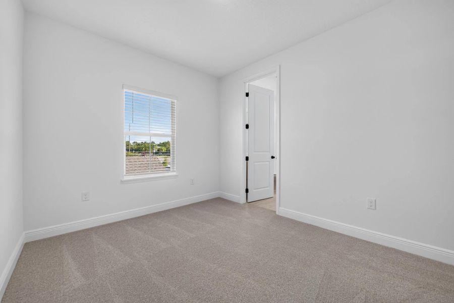 Spacious, unfurnished interior of a new home in Lake Cawood Cove, Windermere (Image 16).