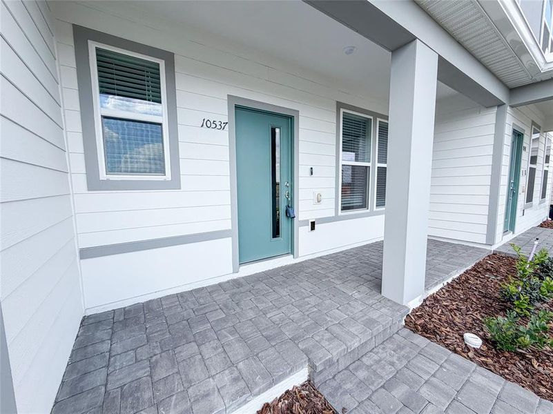 Exterior details and patio area of a home in , Orlando (Image 3).