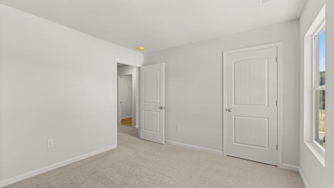 Spacious, unfurnished interior of a new home in Village at Pine Valley, Gainesville (Image 27).