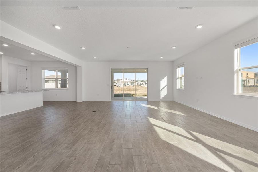 Spacious, unfurnished interior of a new home in Calesa Township, Ocala (Image 39).