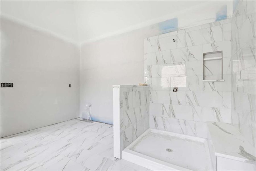 Spacious, unfurnished interior of a new home in Whitestone, Douglasville (Image 41).