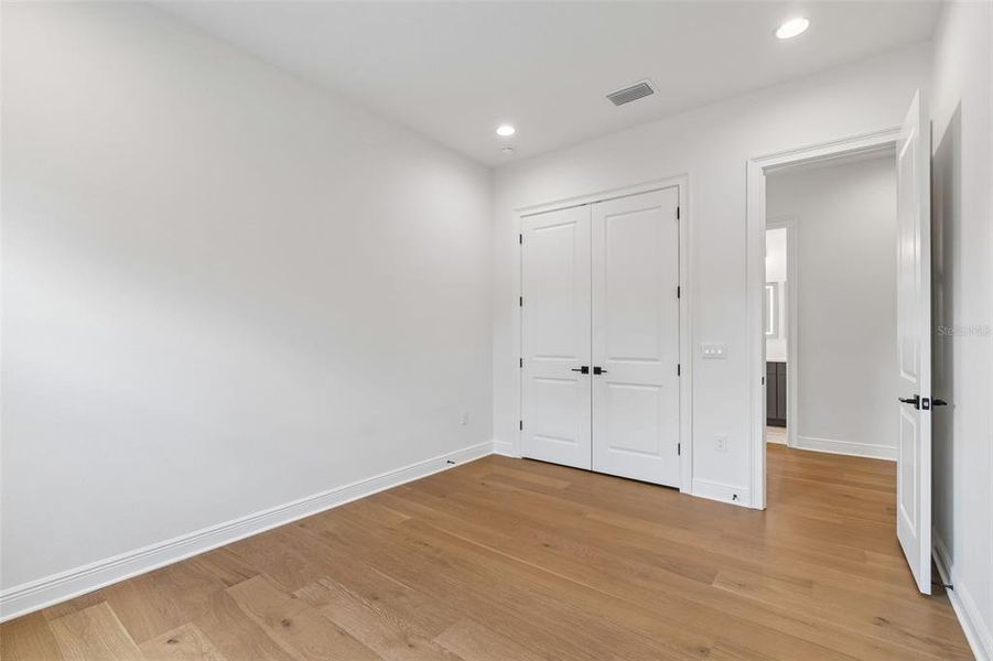 Spacious, unfurnished interior of a new home in , Tampa (Image 51).