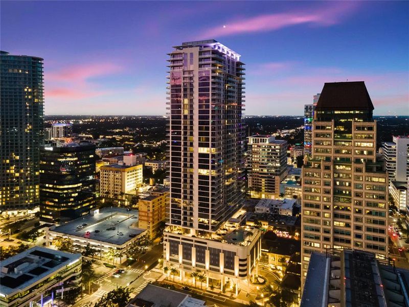 Condo located in St. Petersburg, FL showcasing its design and architecture (Image 3). Condo located in St. Petersburg, FL showcasing its design and architecture (Image 3).