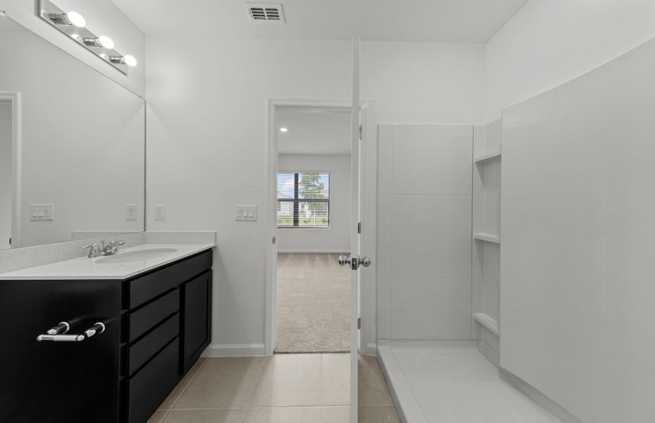 Furnished interior view inside a new home in Caloosa Cove, Labelle (Image 31).