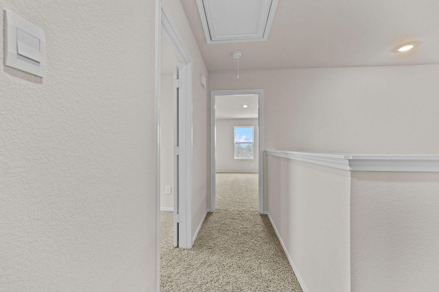 Spacious, unfurnished interior of a new home in Bollinger, Uhland (Image 27).