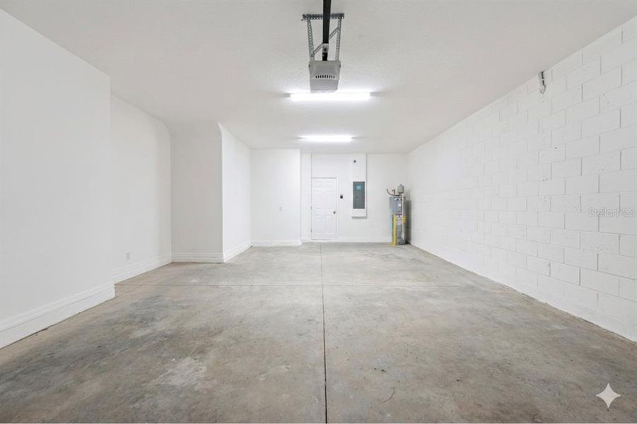 Spacious, unfurnished interior of a new home in Trinity Lakes, Groveland (Image 33).