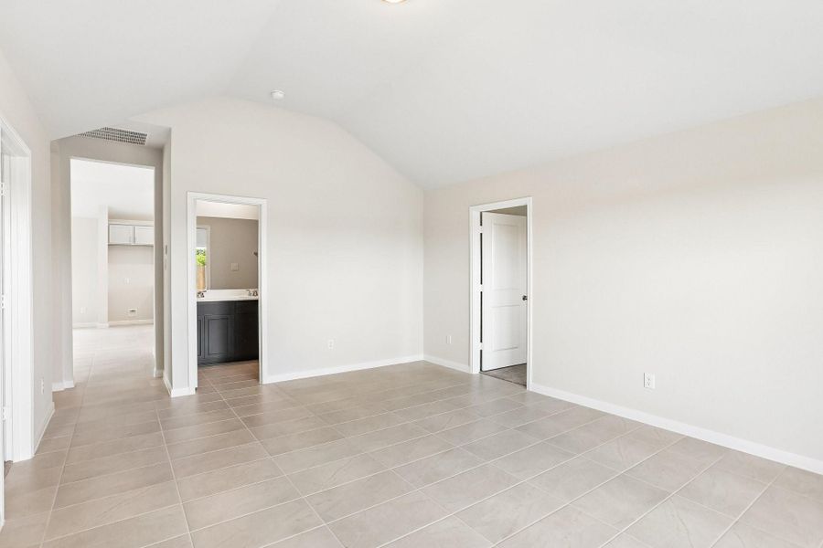 Spacious, unfurnished interior of a new home in Aldeana, Bonney (Image 32).