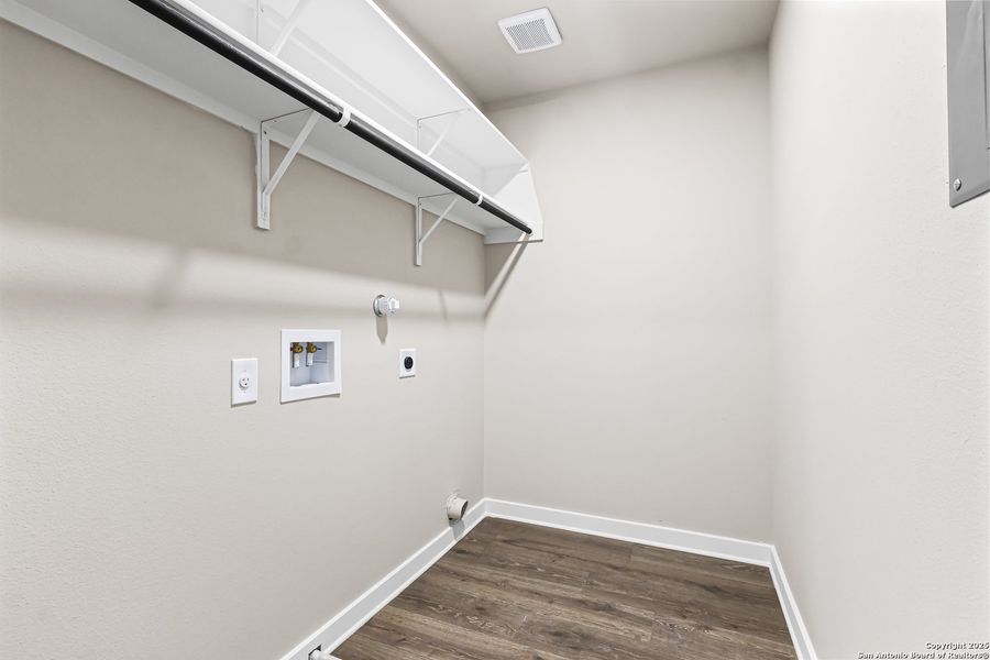 Spacious, unfurnished interior of a new home in , San Antonio (Image 20).