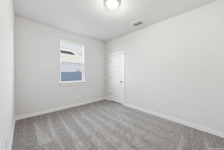 Spacious, unfurnished interior of a new home in Highland Ridge, San Antonio (Image 18).