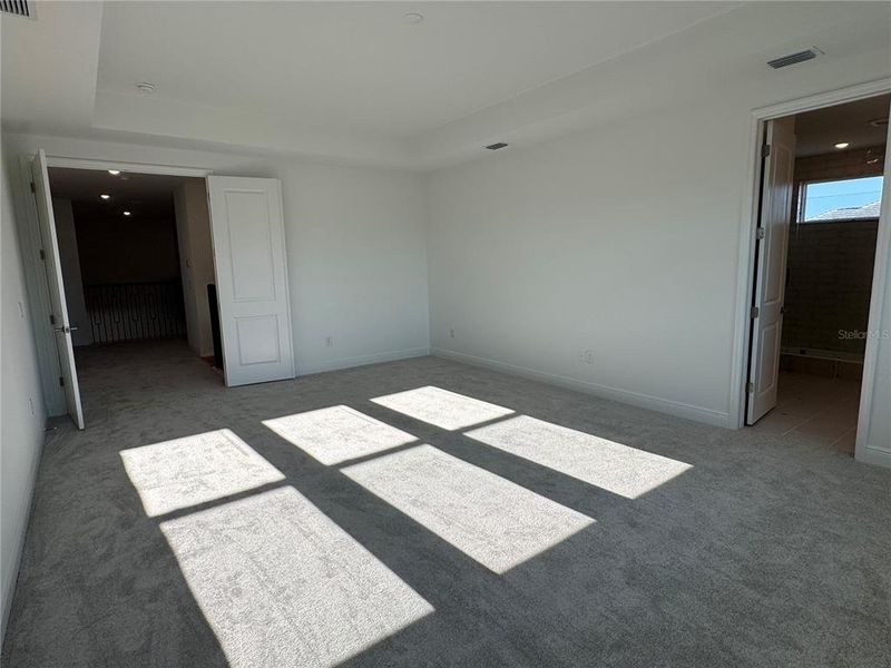 Spacious, unfurnished interior of a new home in Hawkstone, Sarasota (Image 28).