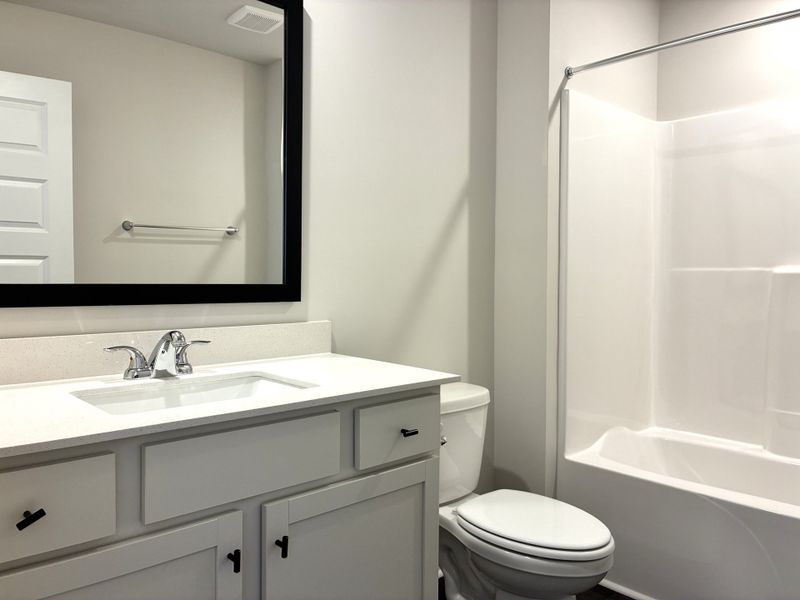 Close-up of interior finishes inside a home in Holly Ridge, Greenville (Image 10).