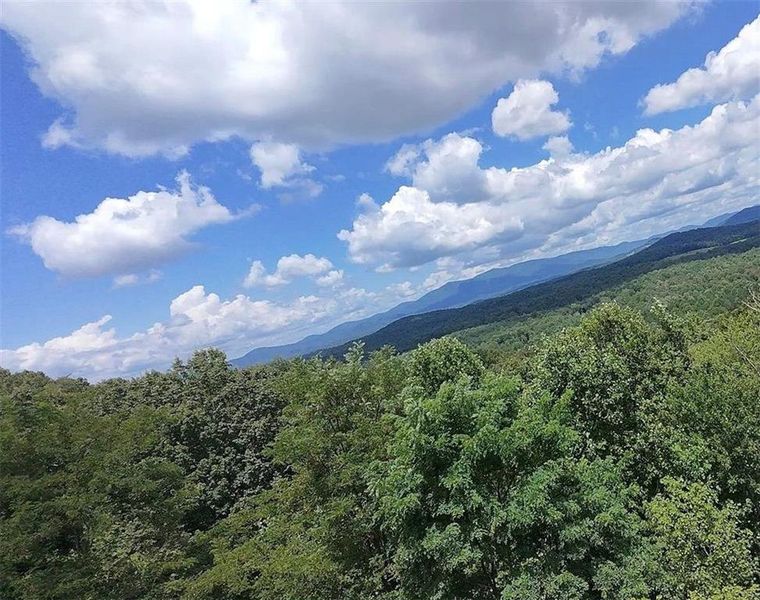 Natural landscape and outdoor views near in Ellijay (Image 2). Natural landscape and outdoor views near in Ellijay (Image 2).