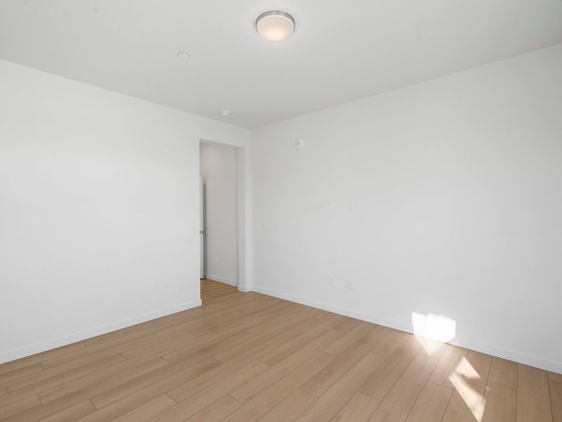 Spacious, unfurnished interior of a new home in Gateway Commons, Denver (Image 20).