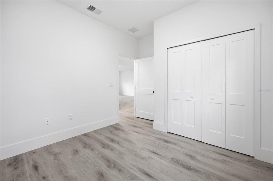 Spacious, unfurnished interior of a new home in , Citrus Springs (Image 28).