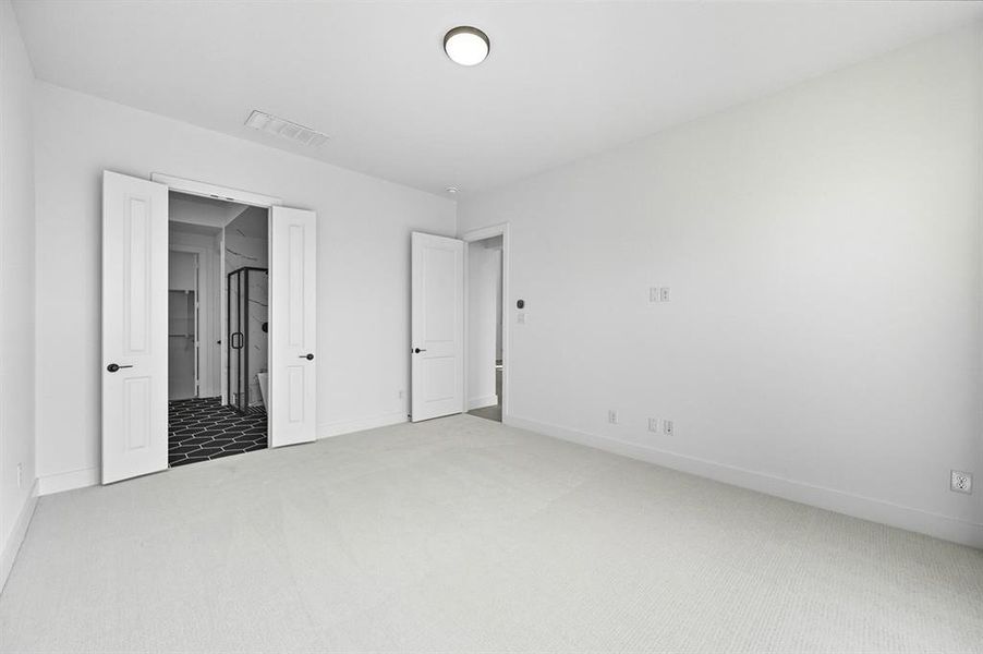 Spacious, unfurnished interior of a new home in Trinity Falls, McKinney (Image 27).
