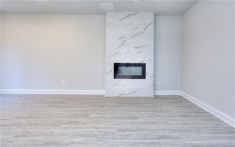 Spacious, unfurnished interior of a new home in , Homer (Image 28).